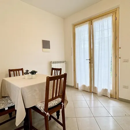 25 * Forte dei Marmi